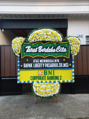 Papan Bunga Duka di Tiro Sompe