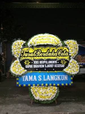 Papan Bunga Duka di Tiro Sompe